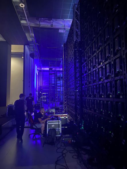 Photo des coulisses de la conférence par Pieter Hanssens